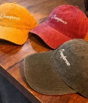 Gorras bordadas Crossforce en naranja, rojo y verde